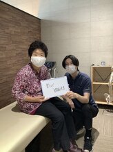 松尾かなで整骨院/お客様とのツーショット