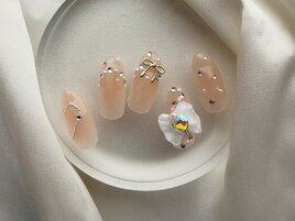 リボンとチークのガーリーネイル