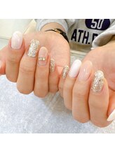 フチュール(futur)/ゴールドリングネイル♪