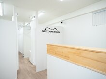 ビーホワイト 名古屋金山店(BE WHITE)の雰囲気（清潔感のあるホワイトニングサロンでスタッフも女性のみです♪）
