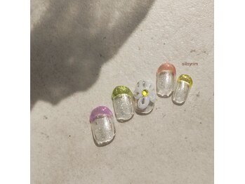 シルニー リム(Silny rim)/アシンメトリーニュアンスネイル