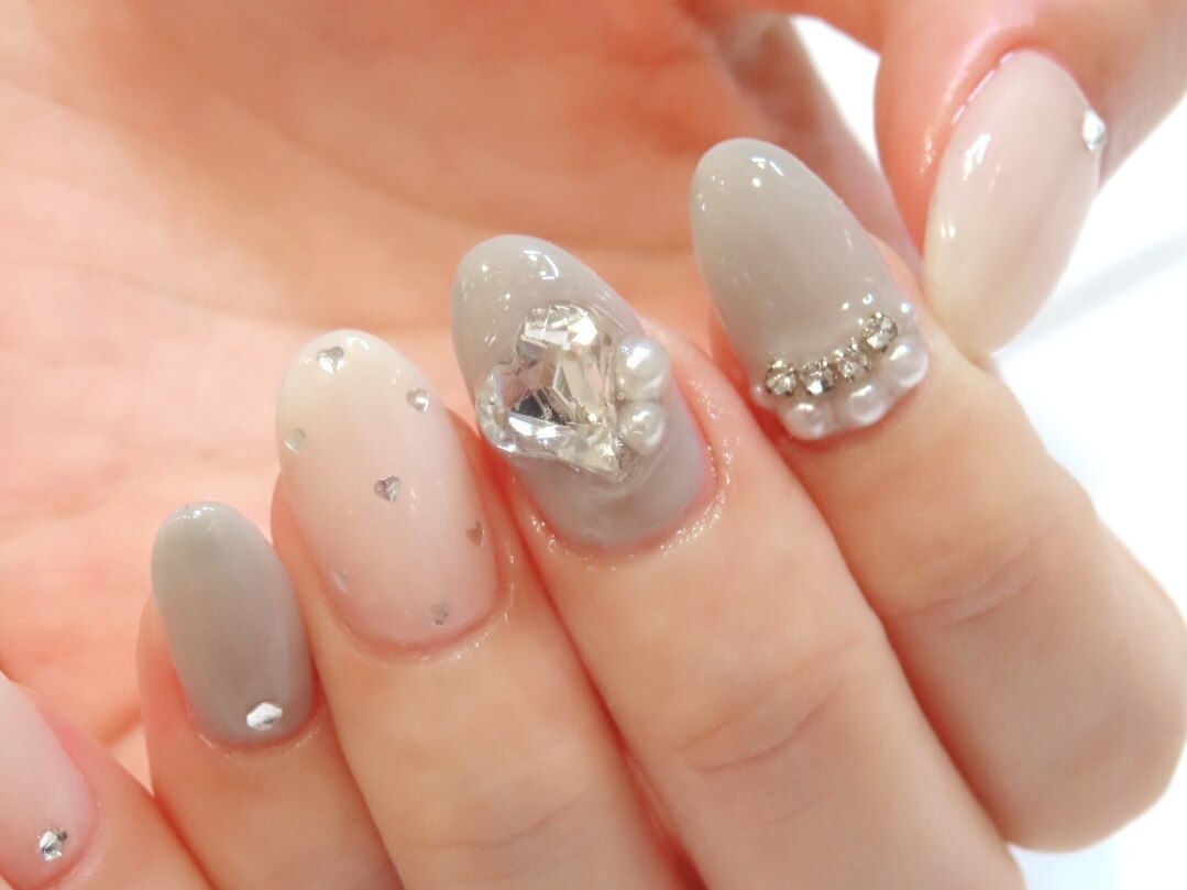 2026年冬トレンド】パーツネイルのネイルデザイン集｜人気順｜2ページ