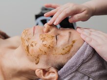 ル シーニュの雰囲気（クリスタルハーブピーリング。土台ケアで素肌の底力を高めます。）