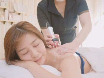 ハズキ(HAZUKI)の写真/脱・おばさん背中！冷えコリ老廃物排出促進ドバ流しケア★腰までしっかり60分¥13200→¥5500[桜木町]