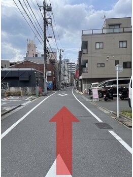 おひさま整骨院/マンション前まで直進