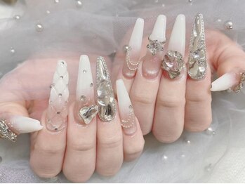 プラータ(PLATA)の写真/自爪が伸びるのを待たずに爪の長さを足せて、自由なネイルデザインを楽しめる★