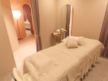 ローズドゥシャロン(Rose de CHALON)/リラックスできるエステルーム♪