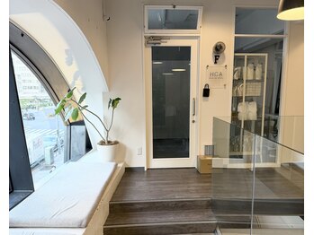 アオアイラッシュ 渋谷 表参道(ao.eyelash)/登ったら右の「I」の部屋へ