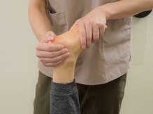 子の星整体院の雰囲気(足首の施術)