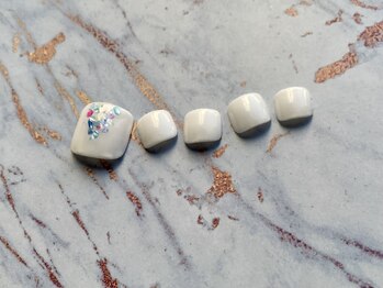 ミーム(meme)/シェルフットネイル