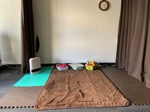 整体院 みどり健康館の雰囲気（ベッドを片付けるとお子様のスペース。施術している横で遊べます）