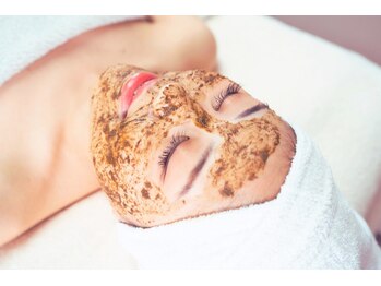 小顔フェイスラボ 横浜店(小顔FaceLabo.)の写真/赤み・ゆらぎ肌にも効果抜群の肌質改善！【小顔&整体コルギ×ハーブピーリング80分】毛穴・ニキビケアも◎