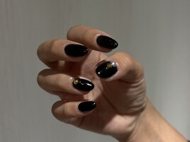 ワンカラーにパーツがアクセント