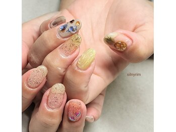 シルニー リム(Silny rim)/アシンメトリーニュアンスネイル