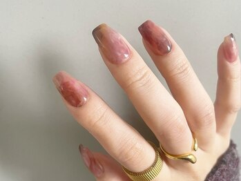 アイネイルズ 梅田店(I nails)の写真/コンプレックスを解消★自爪が伸びたような自然な仕上がりへ[梅田]