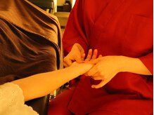 サンリラクゼーション 藤沢店/ハンドオイルでストレス解消。