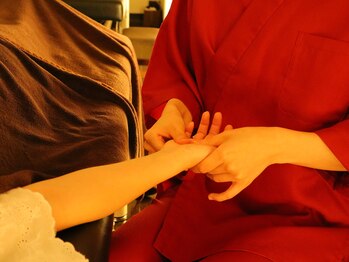 サンリラクゼーション 藤沢店/ハンドオイルでストレス解消。