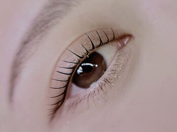 ウムドット(Um.)の写真/まつ毛が下がりやすい、奥二重や一重、加齢で目元が綺麗に見えないなどご要望に合わせたデザインを実現♪