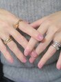 グロスネイル(gloss nail) 色の混色が得意です。絶妙カラーも作ります♪
