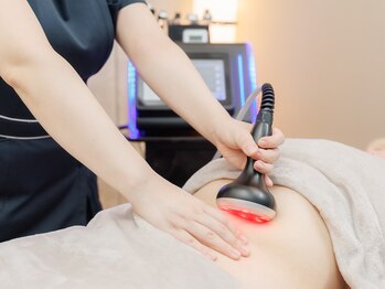 エクストリミティ 国立店(EXTREMITY)の写真/最新機種ハイパーナイフ7と熟練の絞りだしハンドで、溜まったむくみと脂肪を脱ぎ捨て理想の体型へ！