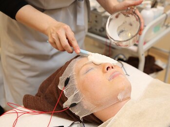 皮フ美 スキンケアサロン サリュ 六町/エッセンシャルクールビタミン