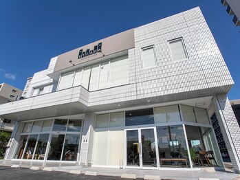 ステレオビューティー(STEREO BEAUTY)/お店の前と横に駐車場完備。