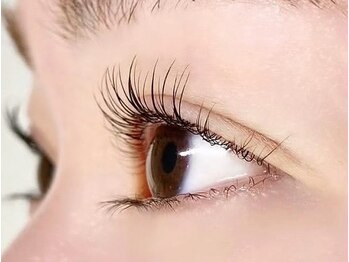 マーズ(mars)の写真/キープ力が自慢！自まつ毛を活かすナチュラルカール♪傷みや縮みを考慮した丁寧施術でお仕上げ◎