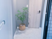 サロン ド モア(salon de MORE)/店内入り口