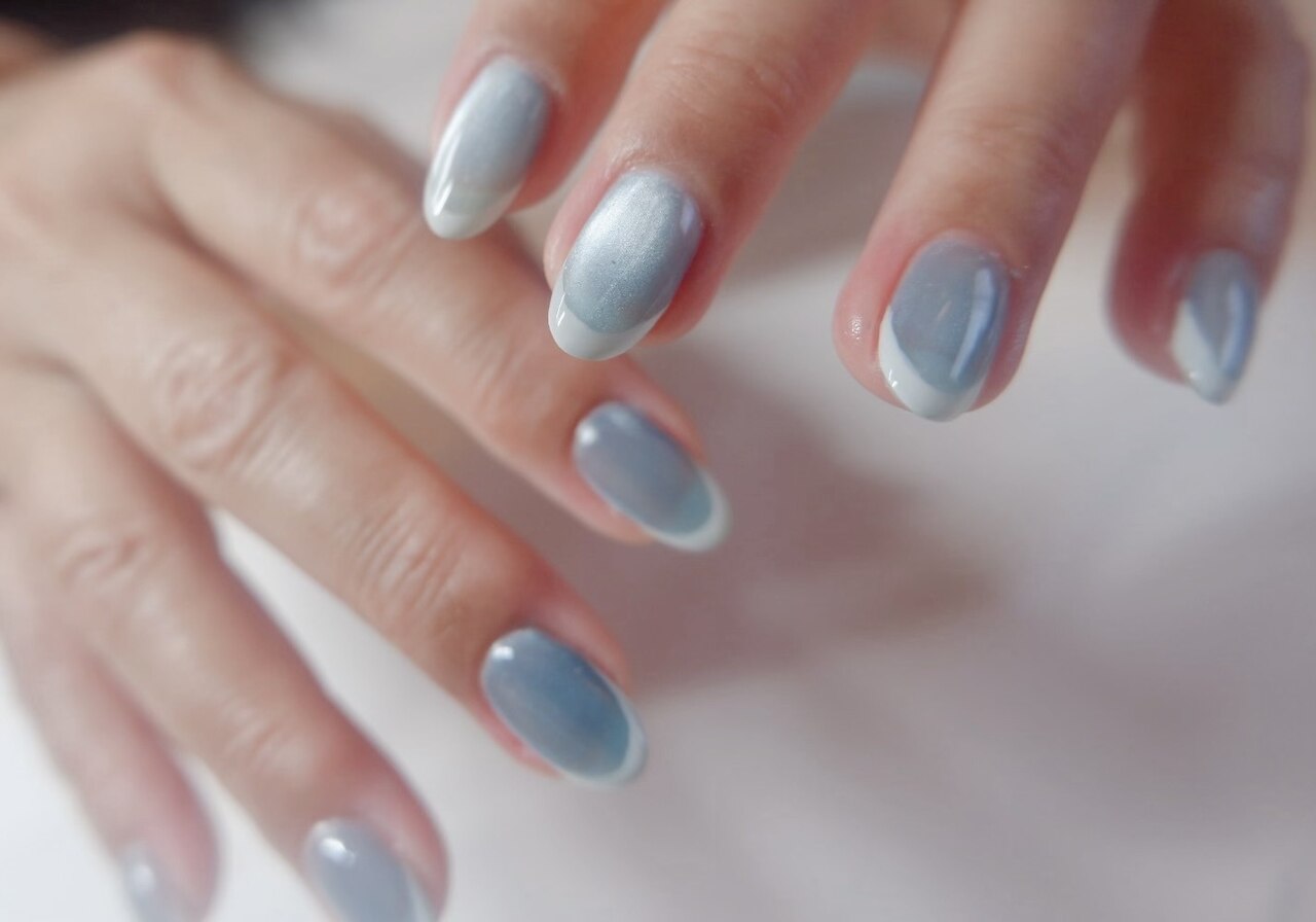 2026年冬トレンド】ブルー フレンチのネイルデザイン集｜人気順