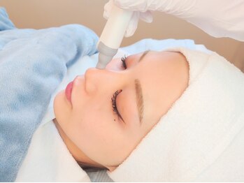 夏秋美肌サロンの写真/【大人の角質&毛穴改善◎】古い角質汚れをお顔丸ごとごっそり除去★根本から素肌を改善♪素肌から変化を！