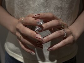 オシャレな人は爪に差し色を