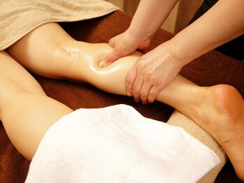 リフレッシュアンドボヌール 北千住店/下半身集中むくみを取ります!!