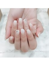 ネイルサロン フィオーレ/白のグラダーションネイル