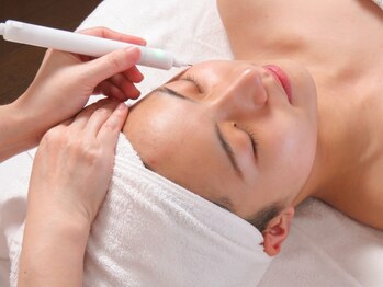 サロン ド ラポールの写真/【30代からのシミ悩み解決】低周波ペンシル×生コラーゲン導入で、蓄積ダメージを土台から改善♪