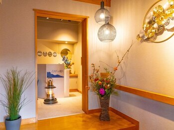 130°の癒し 仙台榴岡店 たまゆら/木の温もりを感じるエントランス
