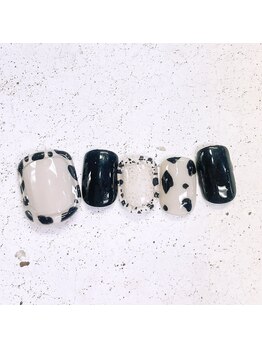 ネイルアンドまつげ リュフェール 五反田(Nail Lufaire)/foot囲みカウ柄ネイル