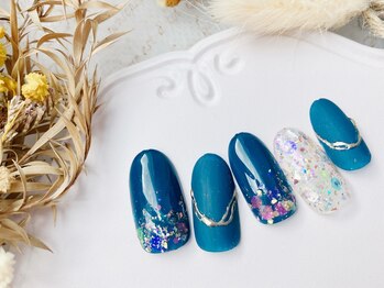 オリビアブルー(Olivia Blue)/キラキラネイル