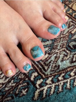 バーディーズネイルストア(BIRDIES NAIL STORE)の写真/褒められ間違いなし！サンダル映えするお洒落足元に♪フットネイル￥6,500～パラジェル/フットネイル