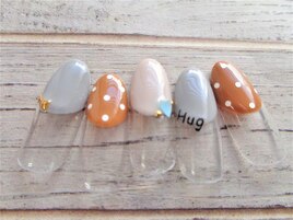 キュートなドットネイル