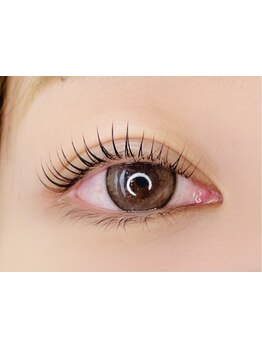 ナチュラル上品な目元にしたい