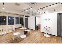 ツール(TOOL)の雰囲気（店内は明るく広々とした空間♪）