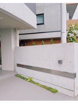 エルマノハナレ/建物の入口