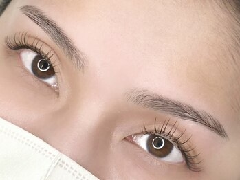 アンドエー(and...A)の写真/【ナチュラルにマツエクを付けたい】そんな要望にお応えします◎自然なつけ心地で、目を大きく魅せる！