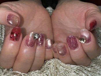 ネイルサロン シェリ(NAIL SALON Cheri)の写真/【フラッシュネイル】光を味方にする、クールな艶感。洗練された大人女性にも。ダイヤモンドのような輝き。