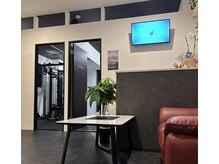 ASPILITY personal gymの雰囲気(落ち着いた雰囲気でトレーニングへ集中できます。)