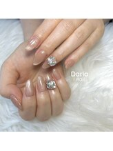 ダリア(Daria)/ブラウンベージュのマグネット