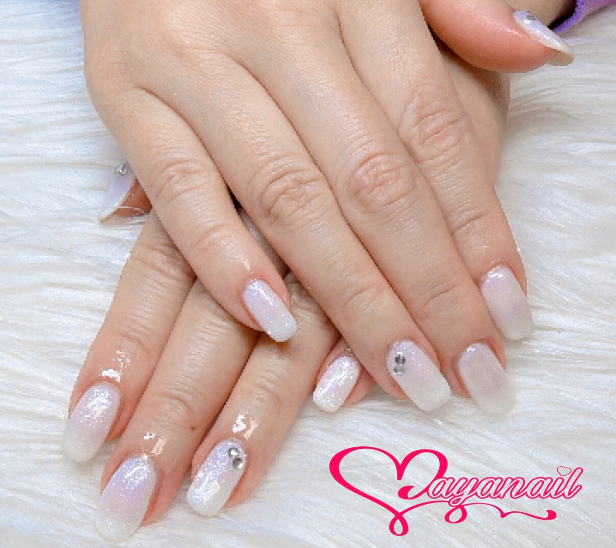 2026年冬トレンド】ホワイト ワンカラー ハンドのネイルデザイン集