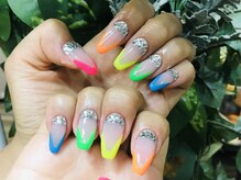 グランディール(Grandir)/ネオンフレンチネイル