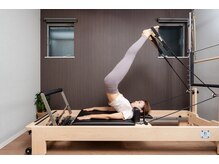 マシンピラティスで姿勢改善、健康維持、不調を自分の力で変える