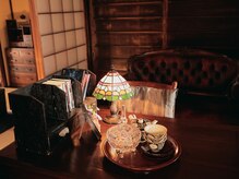 匠庵の雰囲気（アンティークと和の調和）